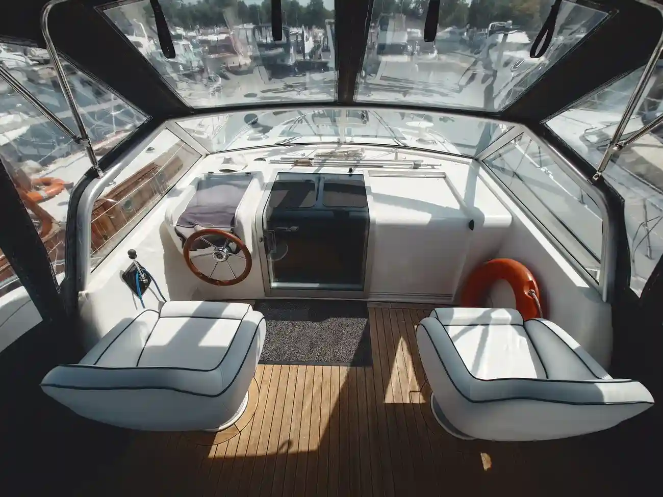 HAINES 320 AFT CABIN 2005