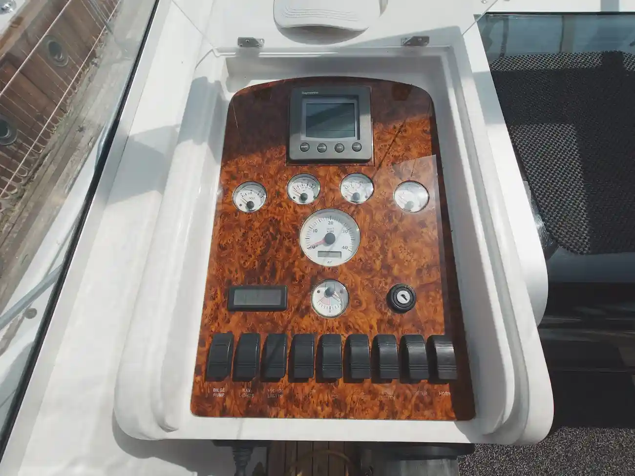 HAINES 320 AFT CABIN 2005