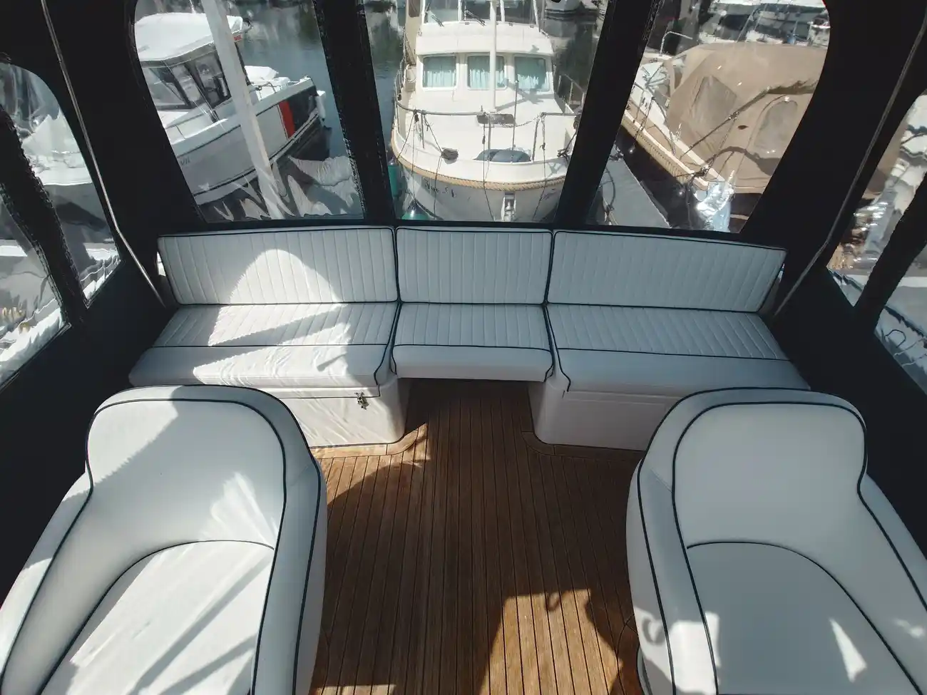 HAINES 320 AFT CABIN 2005