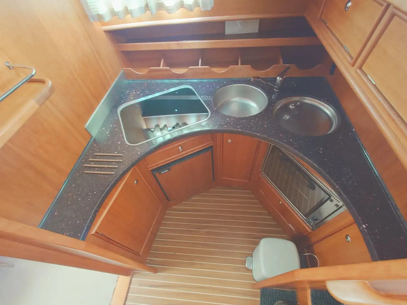 HAINES 320 AFT CABIN 2005