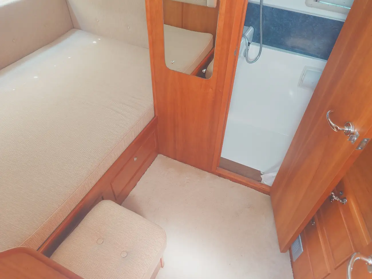 HAINES 320 AFT CABIN 2005