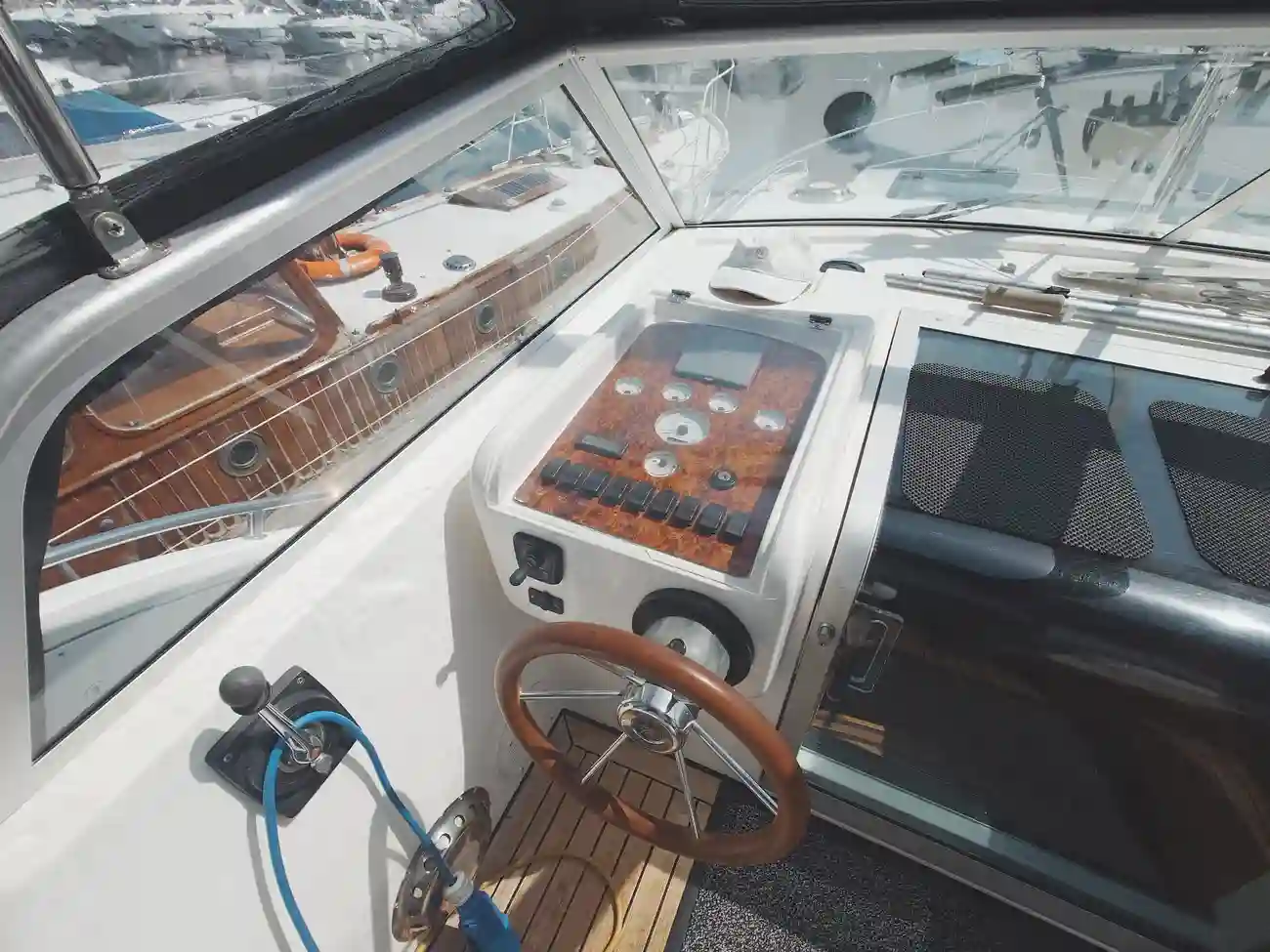 HAINES 320 AFT CABIN 2005