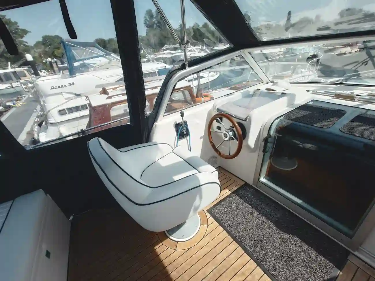 HAINES 320 AFT CABIN 2005