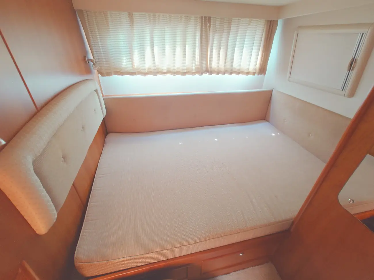 HAINES 320 AFT CABIN 2005