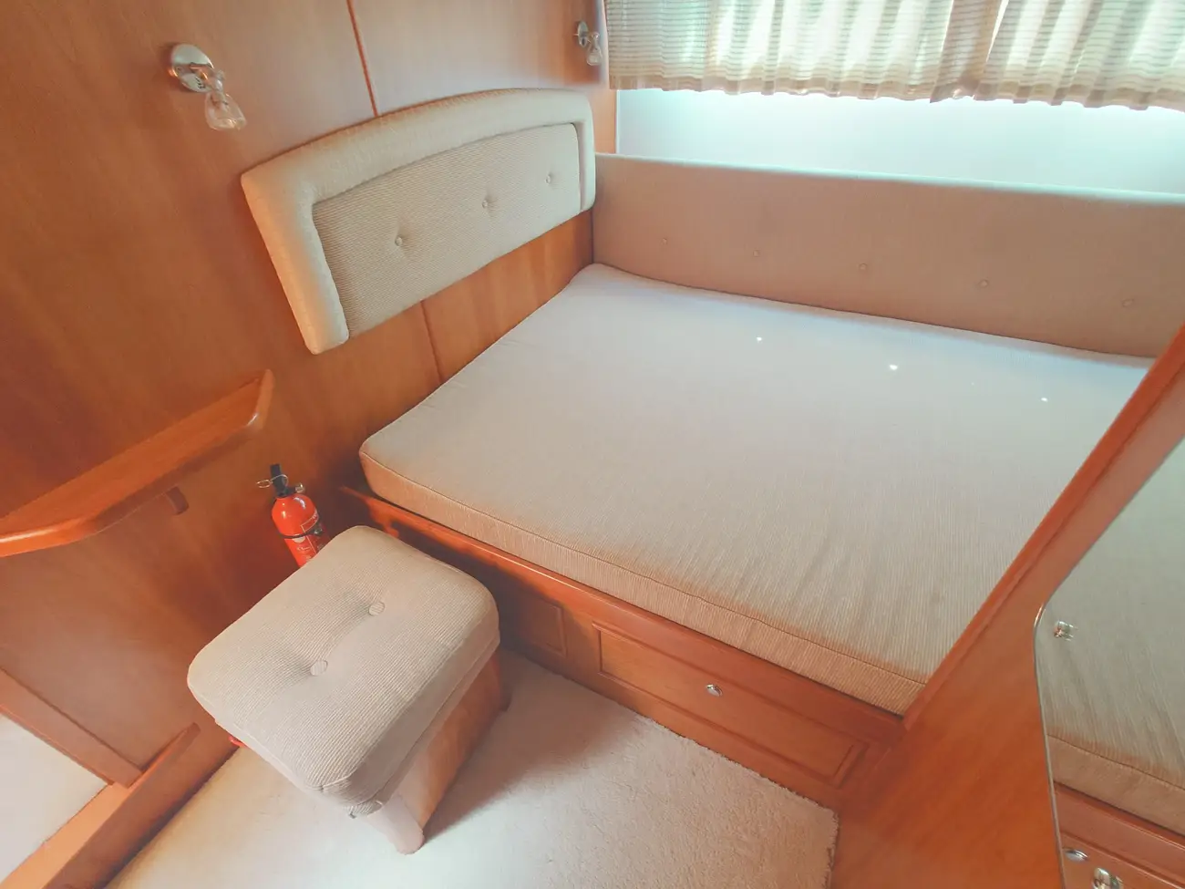 HAINES 320 AFT CABIN 2005