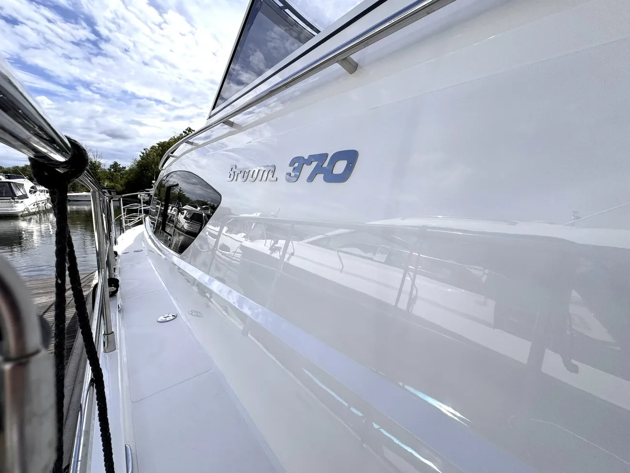 2012 Broom 370 image 16