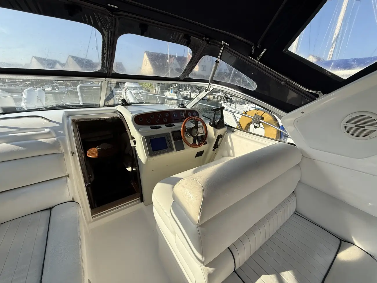 1998 Sealine S28 image 17