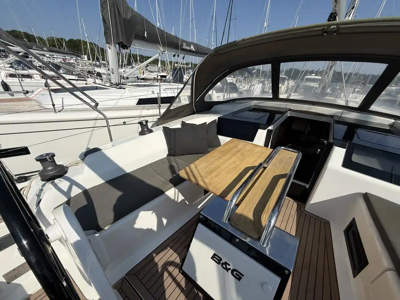 2022 Hanse 418 image 32