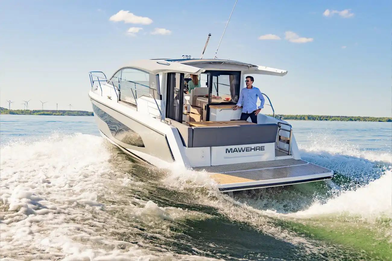 2027 Sealine C335