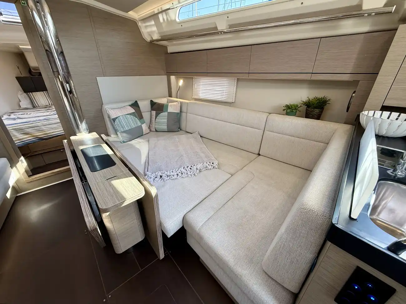 2022 Hanse 418 image 37