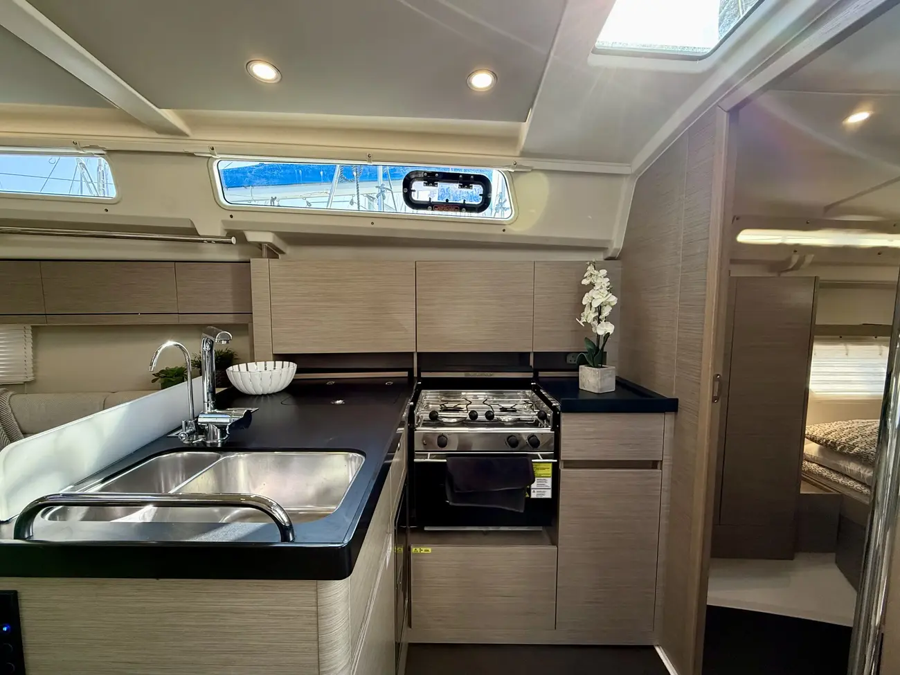 2022 Hanse 418 image 7