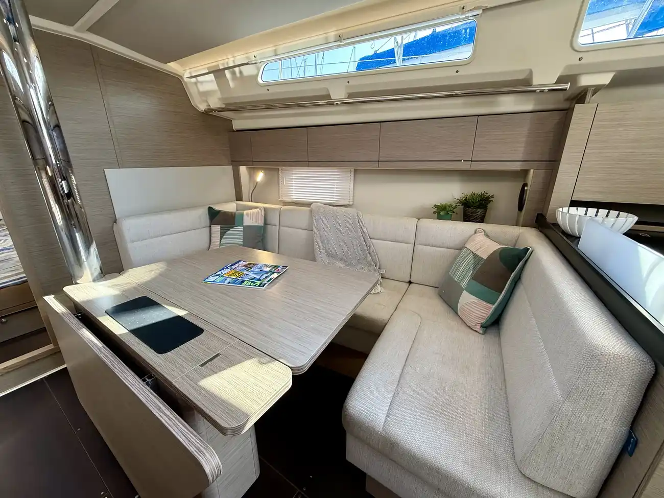 2022 Hanse 418 image 23