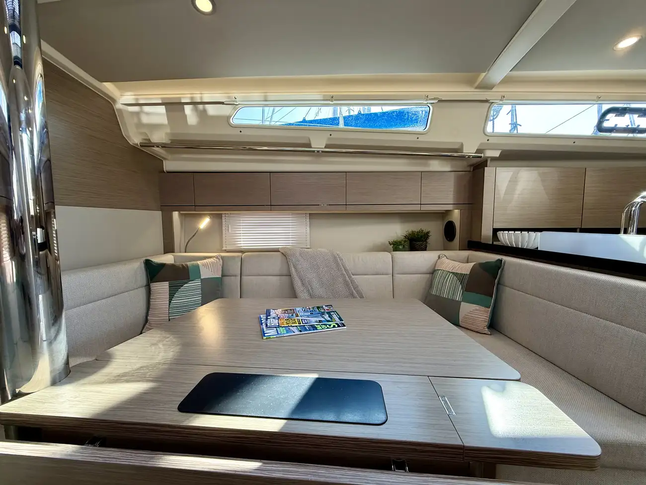 2022 Hanse 418 image 19