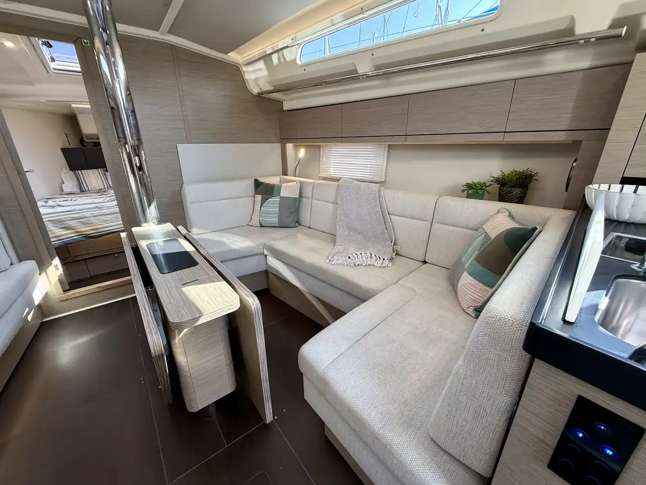 2022 Hanse 418 image 36