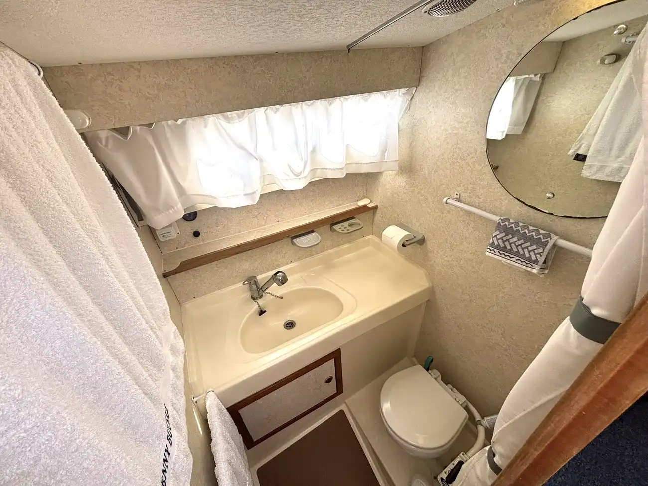 1998 Haines 335 Coastal image 3