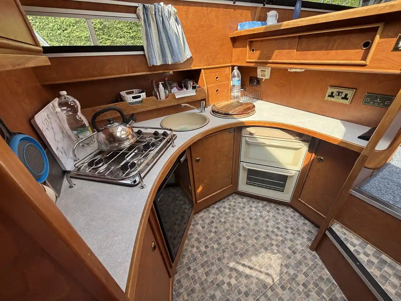 1998 Haines 335 Coastal image 31