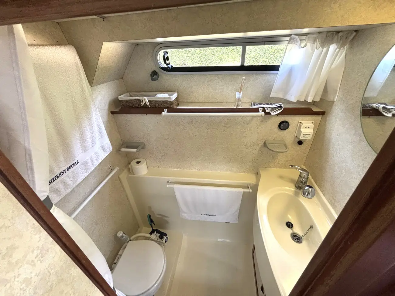 1998 Haines 335 Coastal image 2
