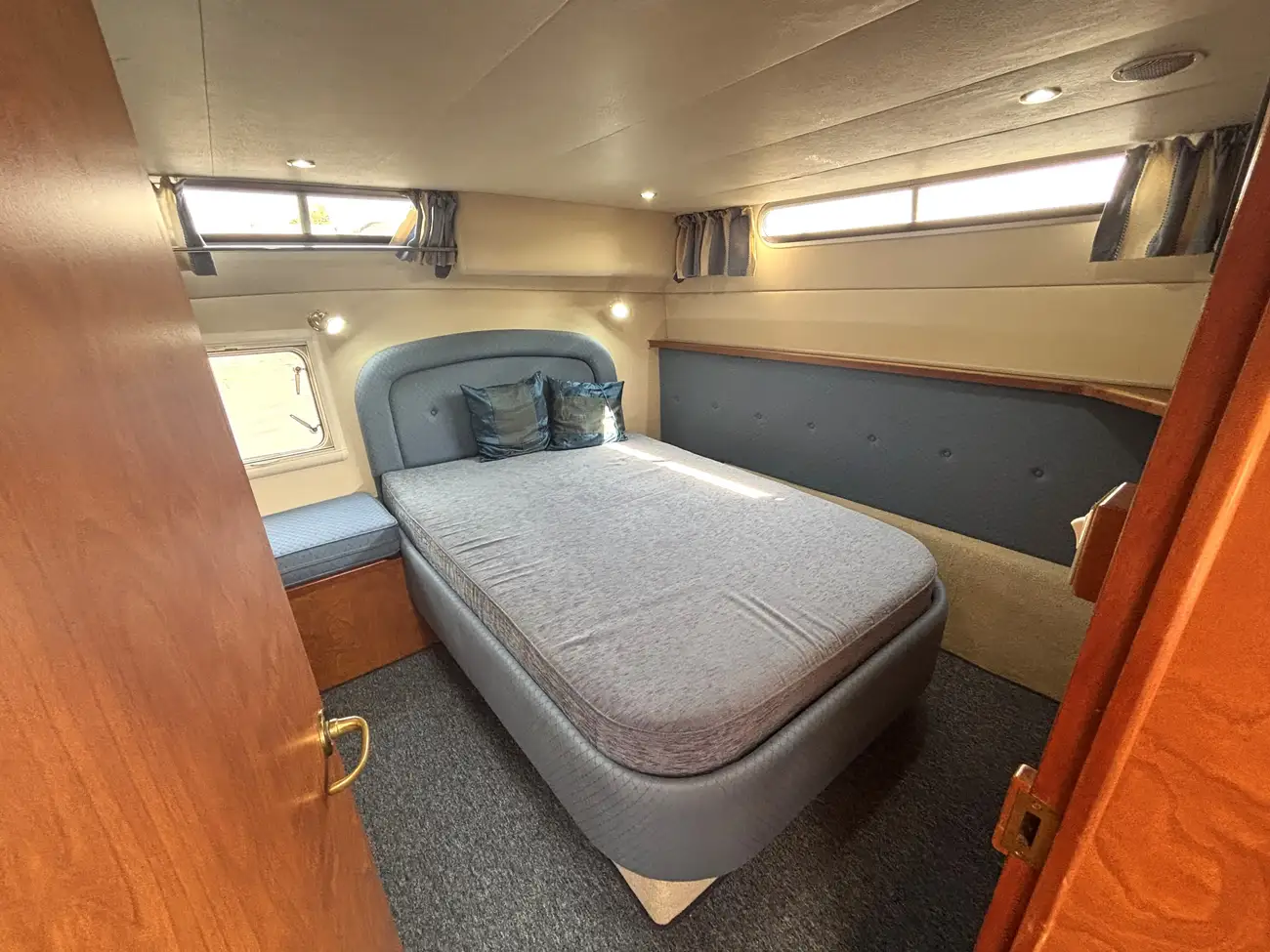 1998 Haines 335 Coastal image 32