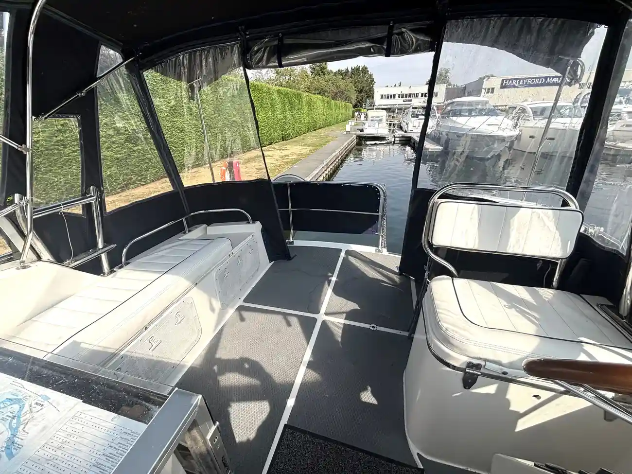1998 Haines 335 Coastal image 21