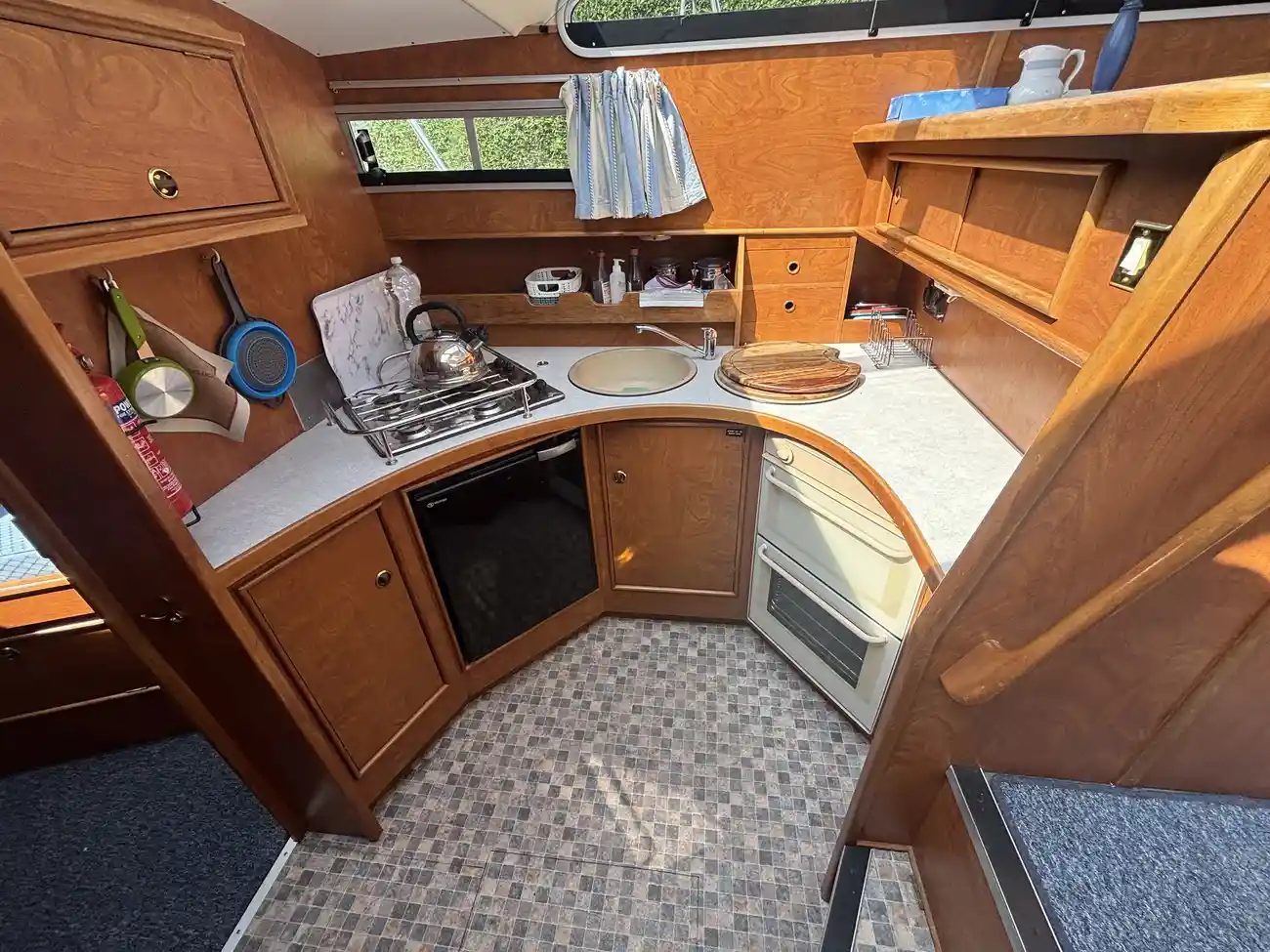 1998 Haines 335 Coastal image 30