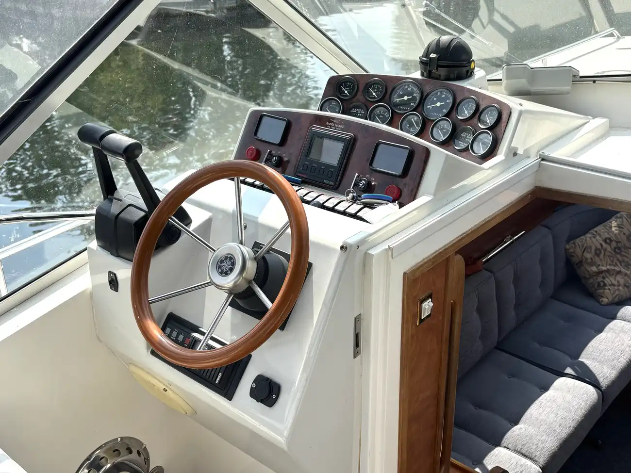 1998 Haines 335 Coastal image 23