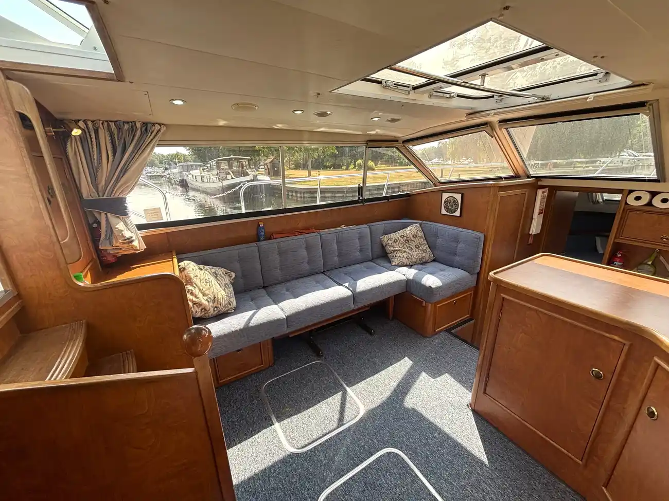 1998 Haines 335 Coastal image 27