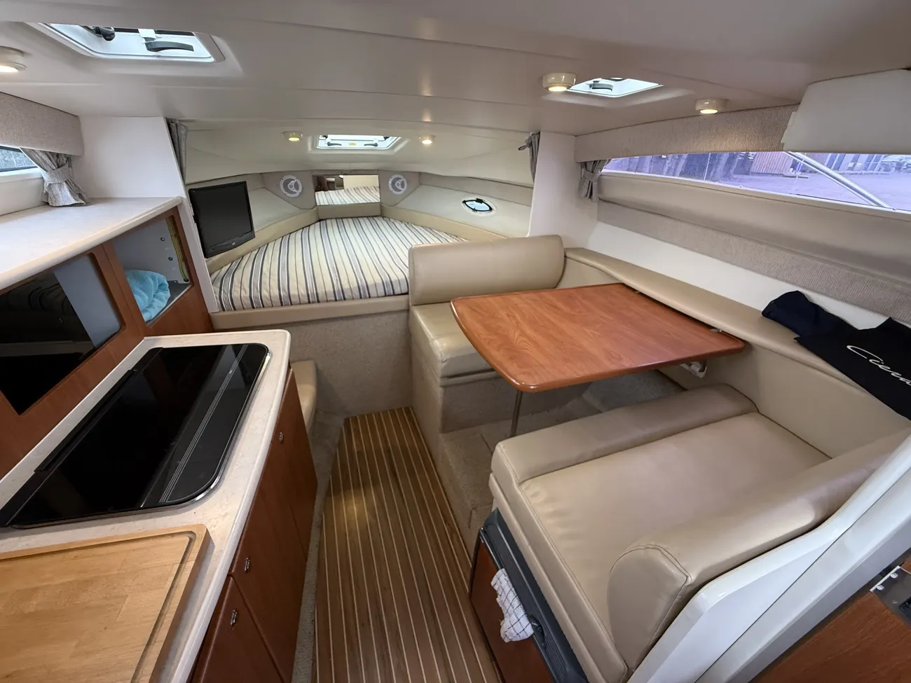 2004 Bayliner 285 Cruiser image 3