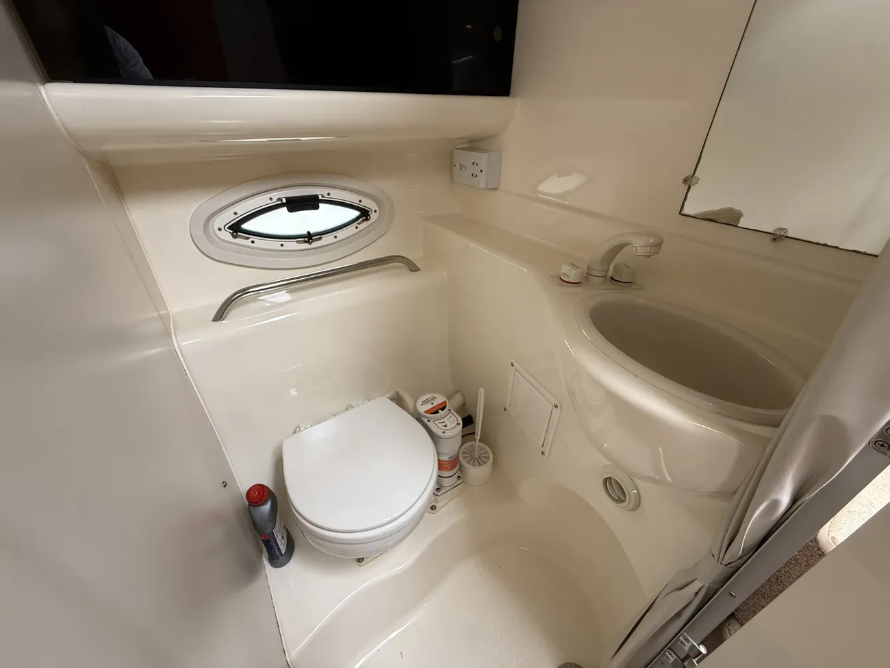 2004 Bayliner 285 Cruiser image 10