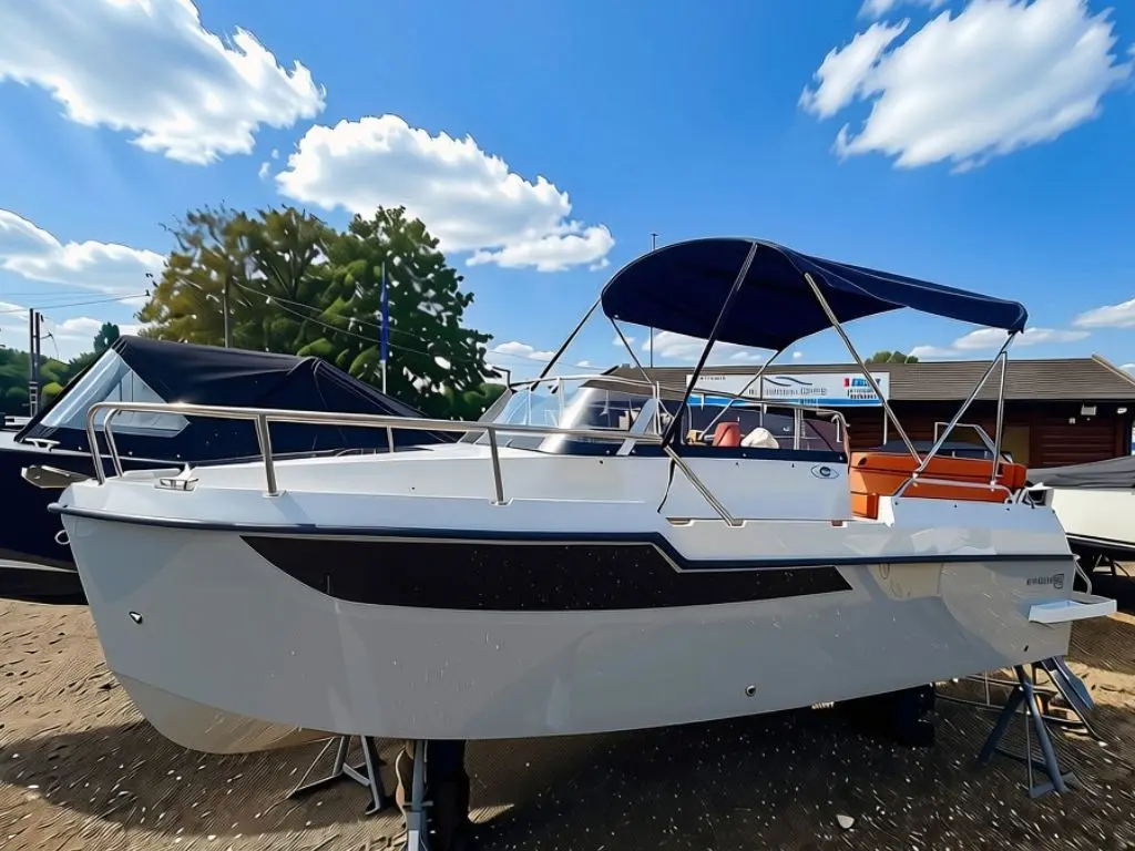 Alonsea 600 Cabin