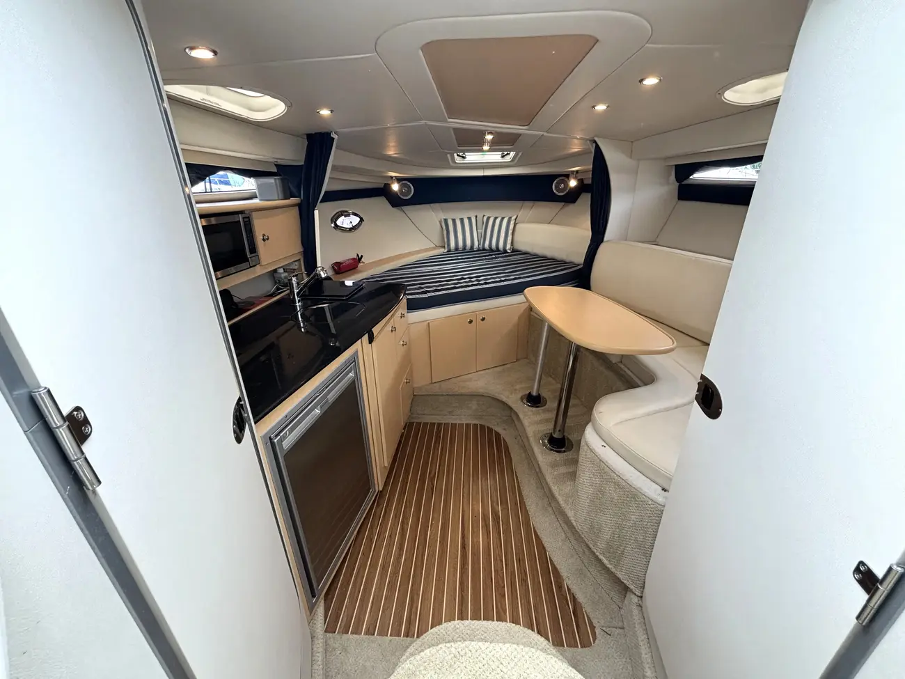 2012 Bayliner 335 image 19