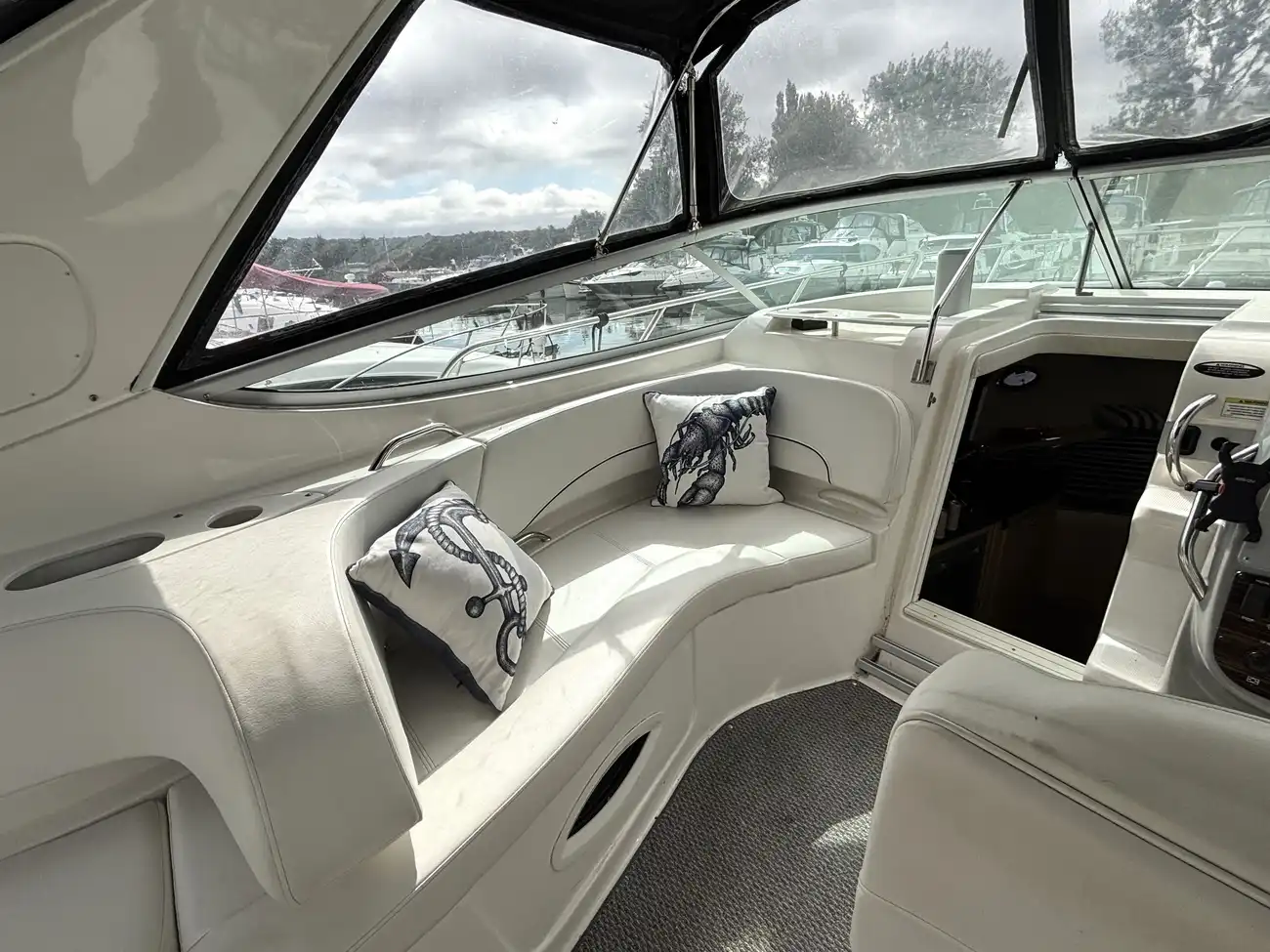 2012 Bayliner 335 image 15