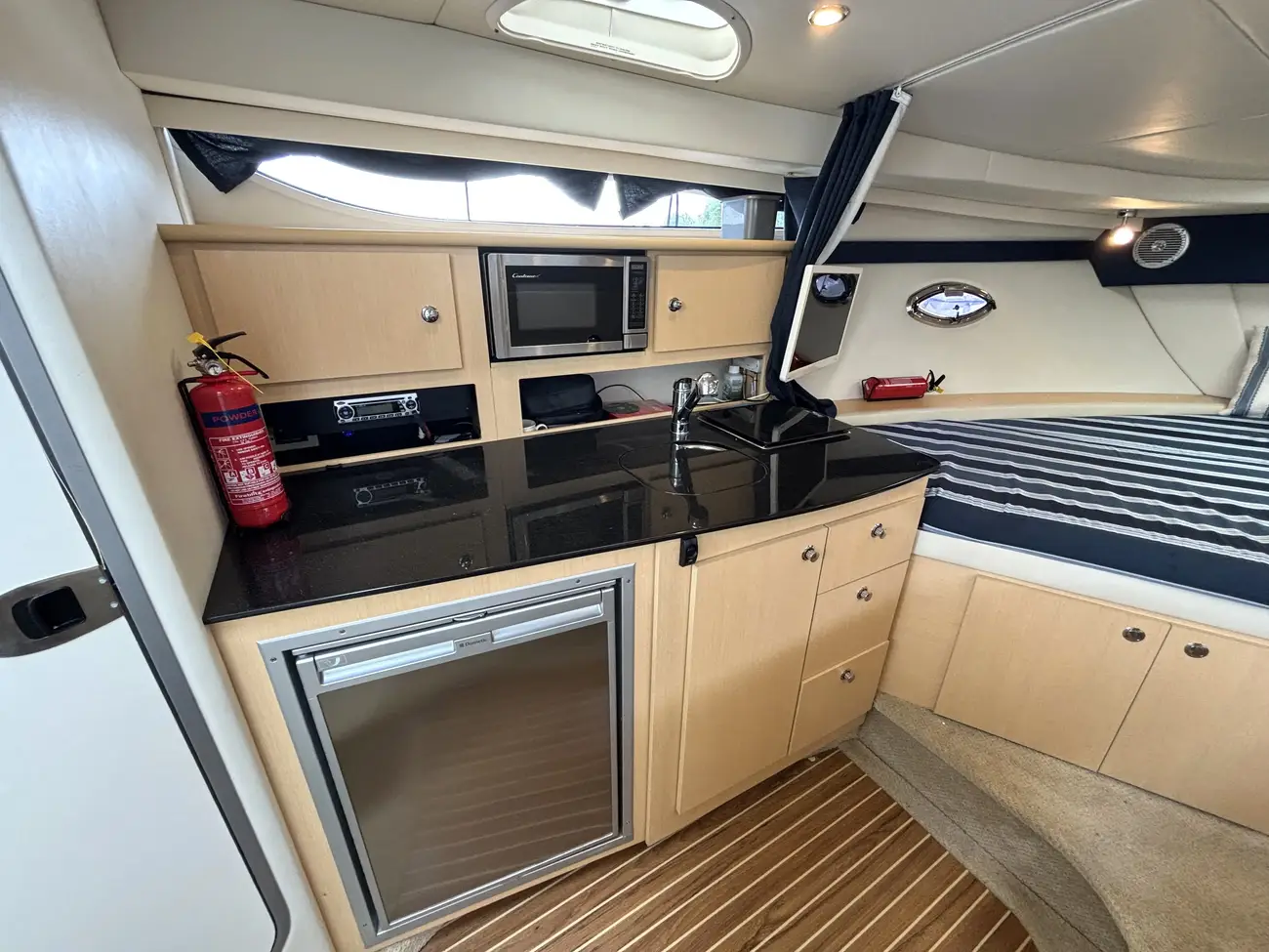 2012 Bayliner 335 image 2