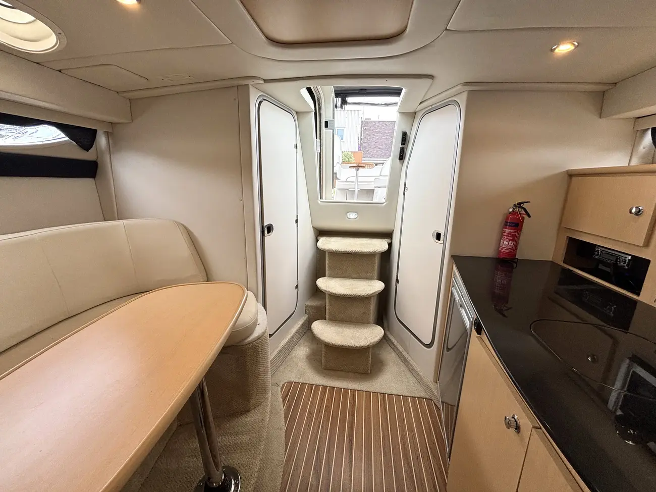2012 Bayliner 335 image 4