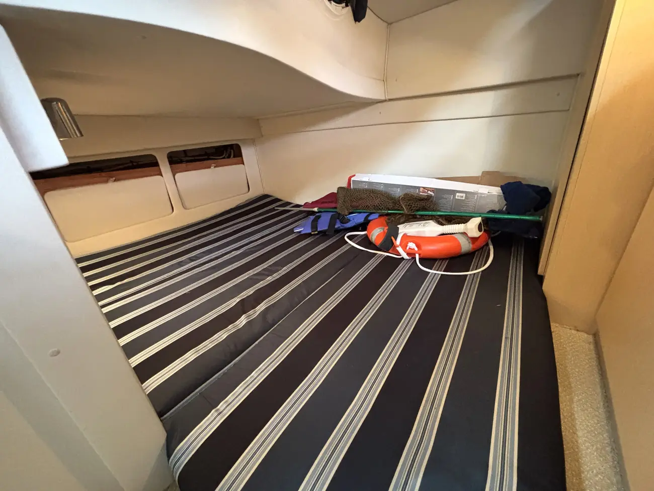 2012 Bayliner 335 image 6