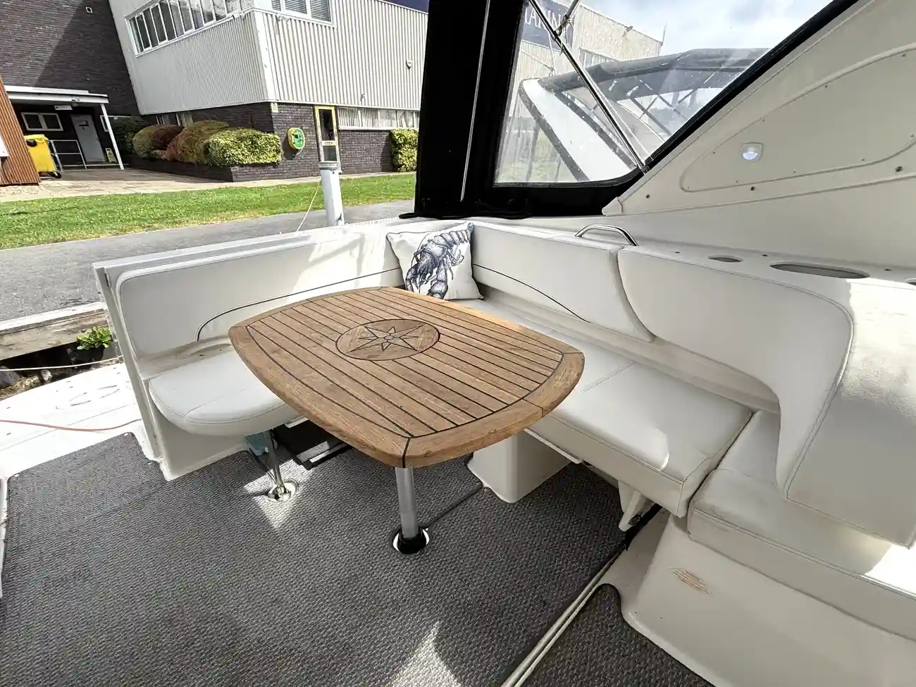 2012 Bayliner 335 image 18