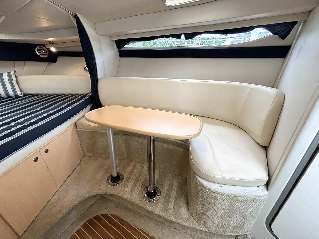 2012 Bayliner 335 image 3