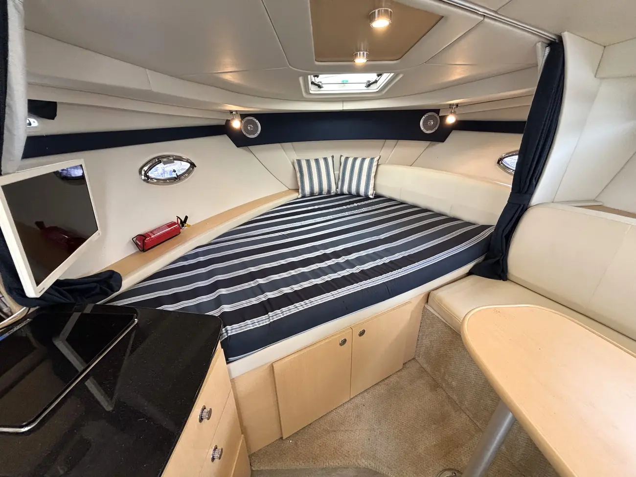 2012 Bayliner 335 image 20
