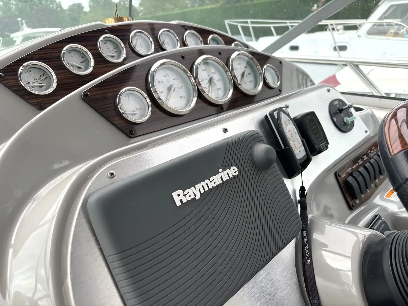 2012 Bayliner 335 image 17
