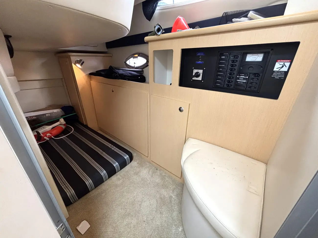 2012 Bayliner 335 image 5
