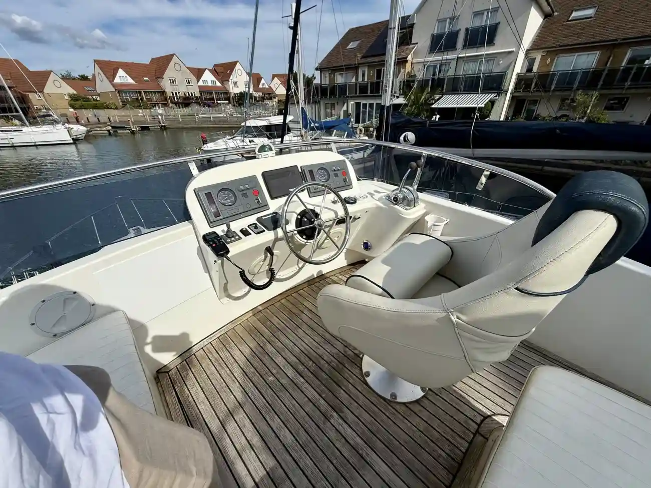 2005 Viking Viki 34 Aft image 17