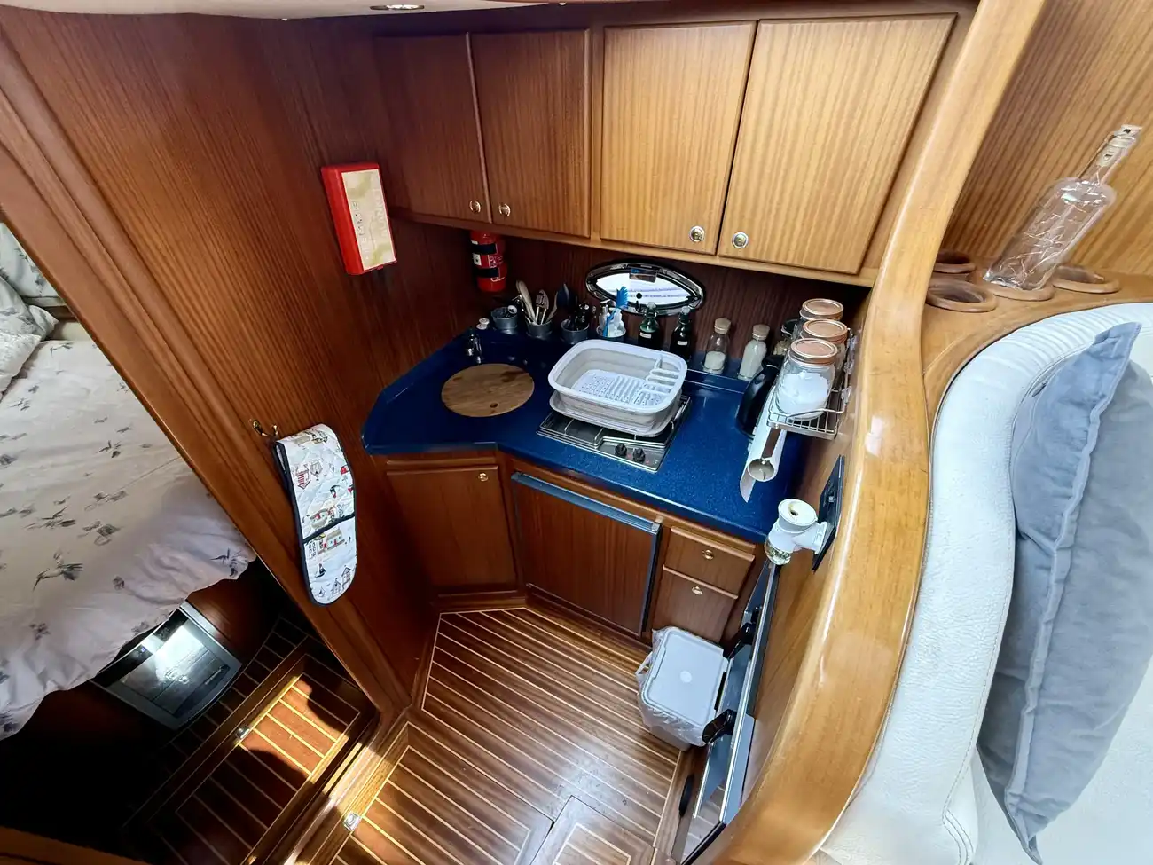 2005 Viking Viki 34 Aft image 21