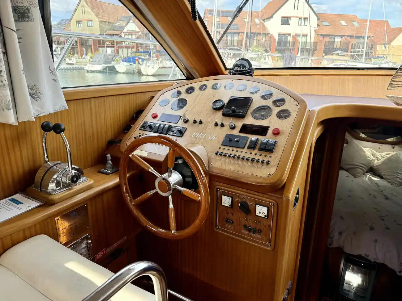2005 Viking Viki 34 Aft image 2