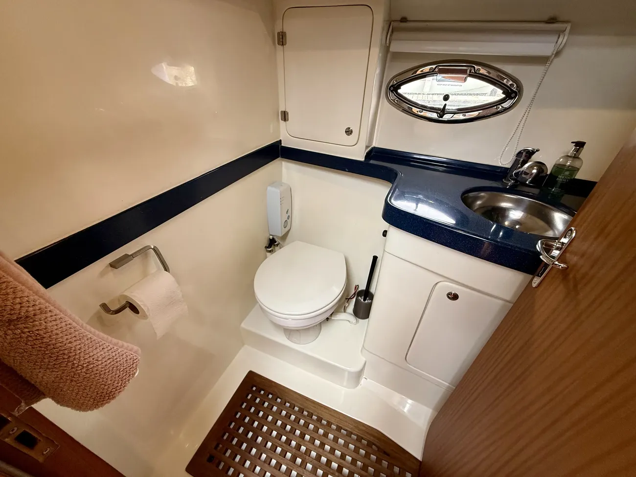 2005 Viking Viki 34 Aft image 4