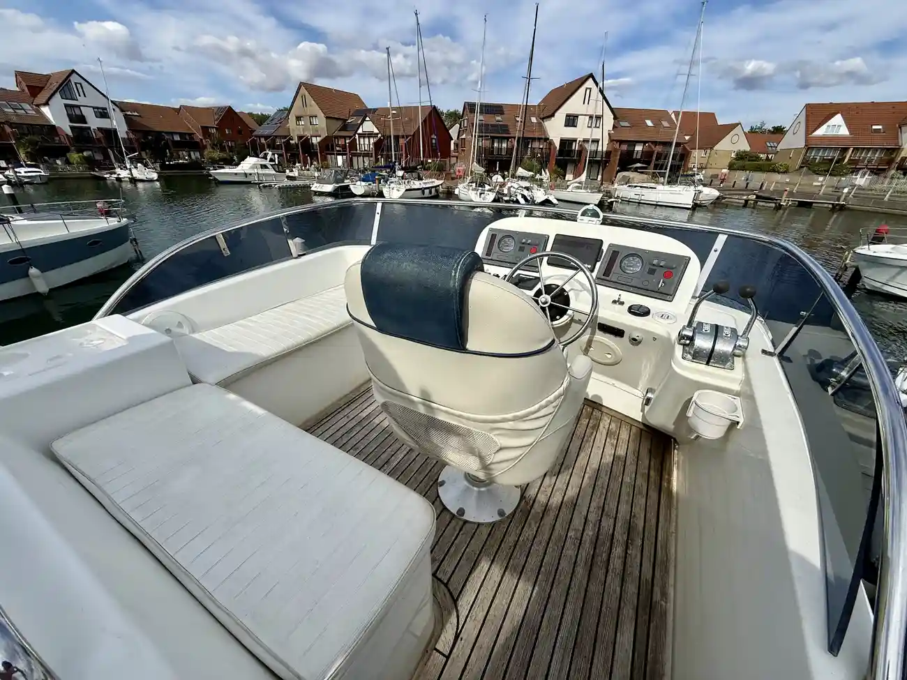 2005 Viking Viki 34 Aft image 19