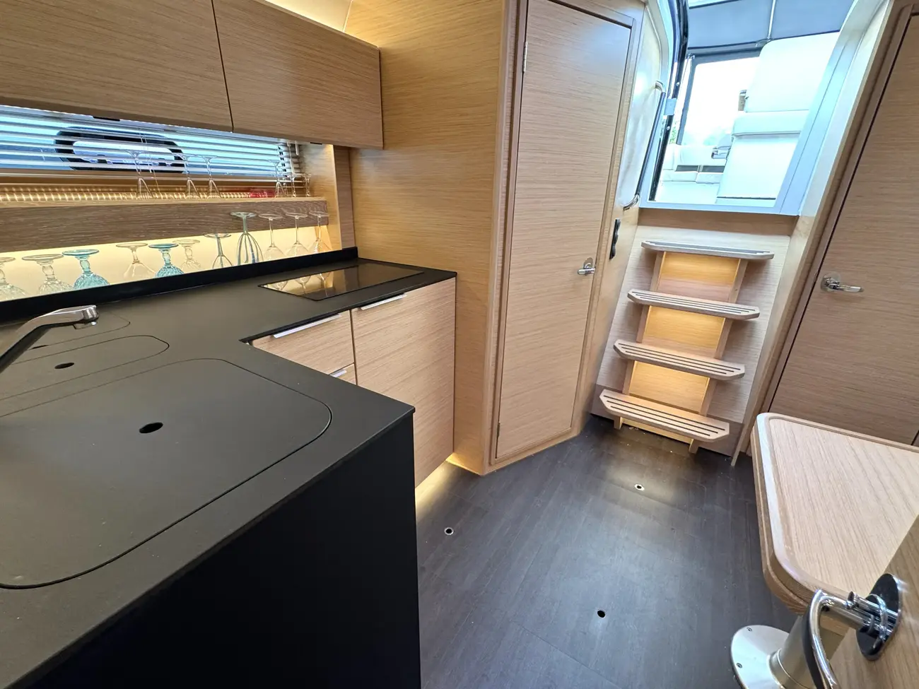 2022 Bavaria S36 HT image 2