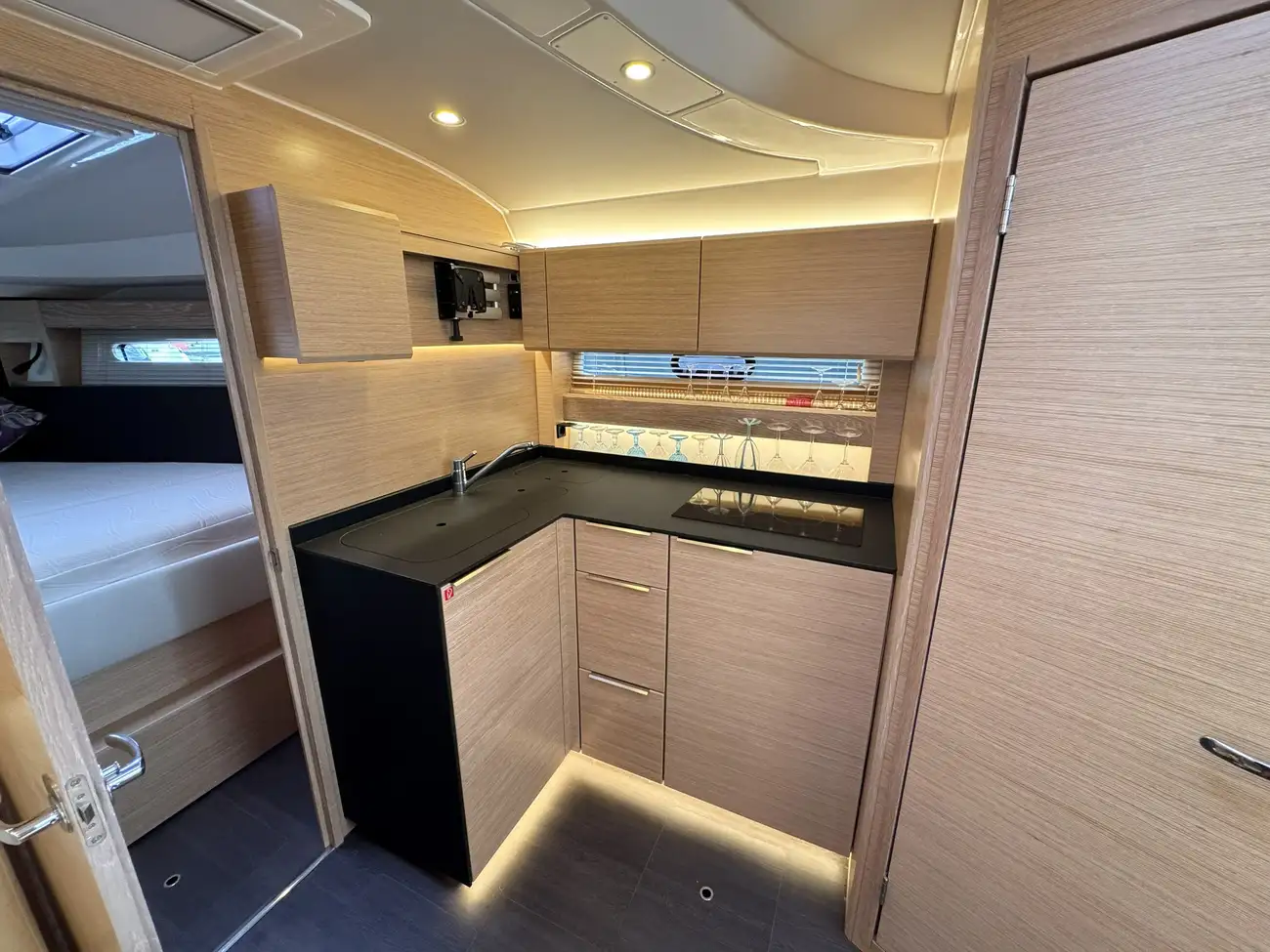 2022 Bavaria S36 HT image 32
