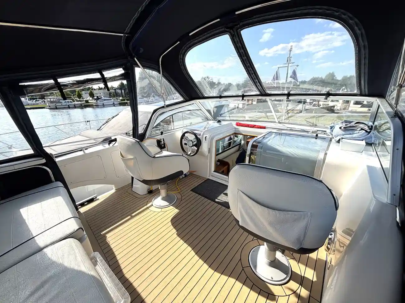 2007 Haines 320 image 13