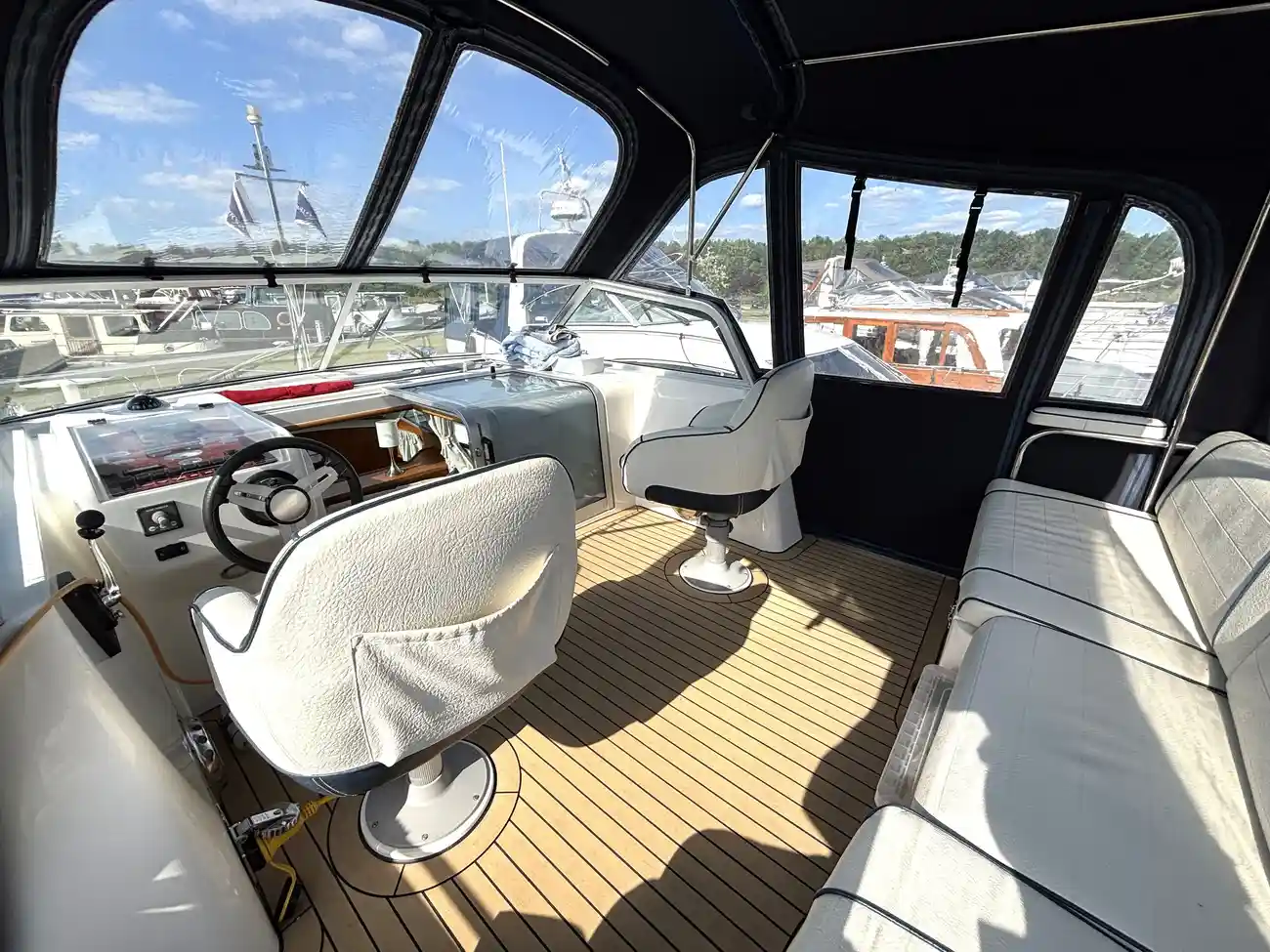 2007 Haines 320 image 12