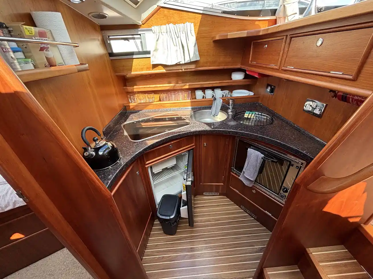 2007 Haines 320 image 10