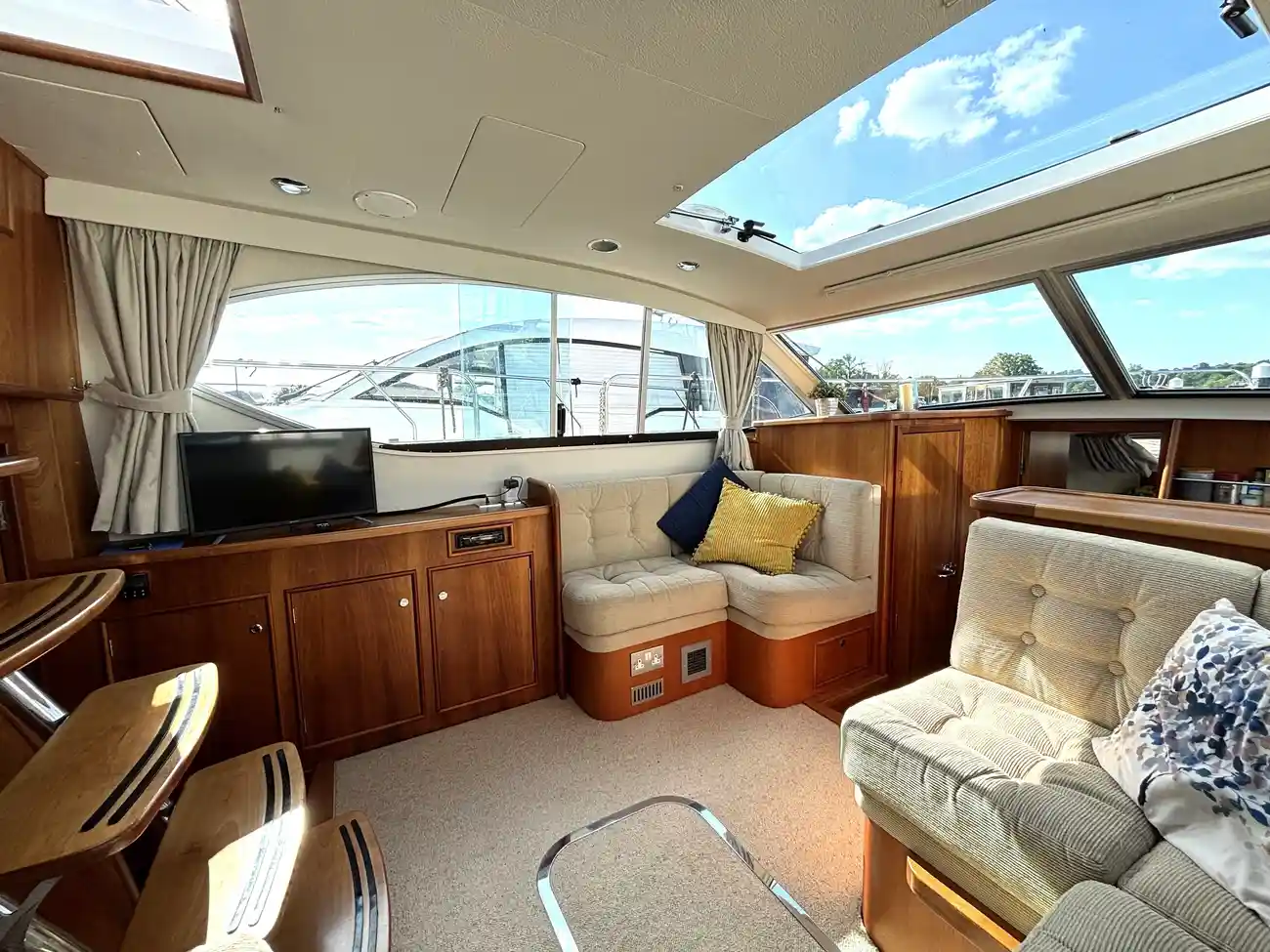 2007 Haines 320 image 18